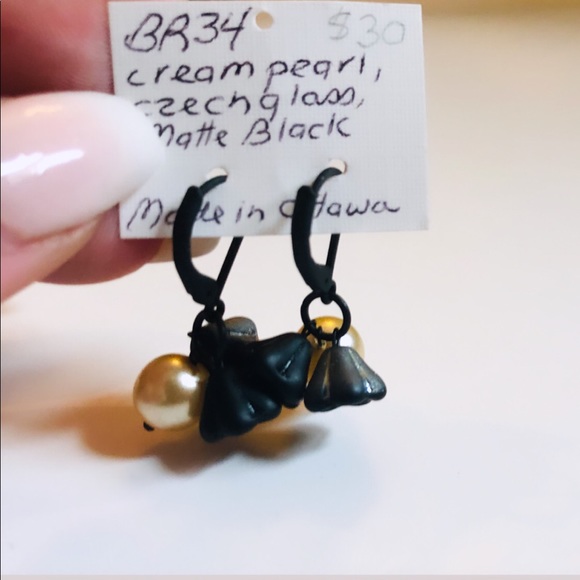 ☼4 for 20$☼ Black Pearl Earrings - Picture 4 of 4